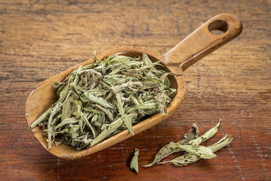 100% natural high grade stevia on a wooden table